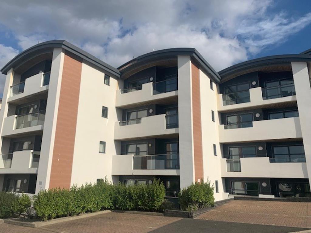Lot: 134 - TOP FLOOR HOLIDAY APARTMENT FOR INVESTMENT - External image of holiday apartment up for auction in Devon